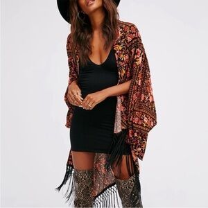 ✨ RARE SPELL X FREE PEOPLE Bohemian Fringe Kimono Robe Floral Pattern EXCLUSIVE